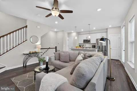 $799,900 | 5684 Stephanie Tessa Way, Unit 54, Alexandria, VA 22303