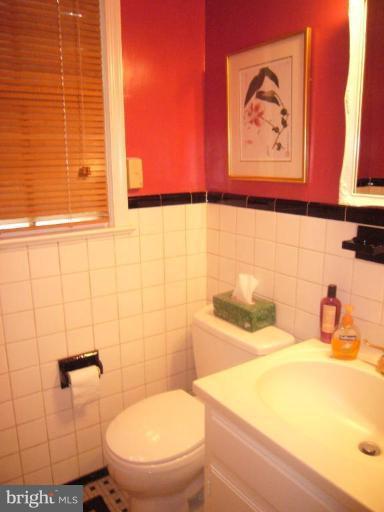 5622 Lamar Road Bethesda, MD 20816 - Photo 15 of 17 Half Bath 1