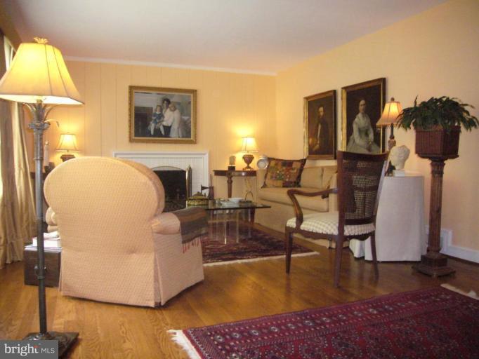 5622 Lamar Road Bethesda, MD 20816 - Photo 3 of 17 Living Room