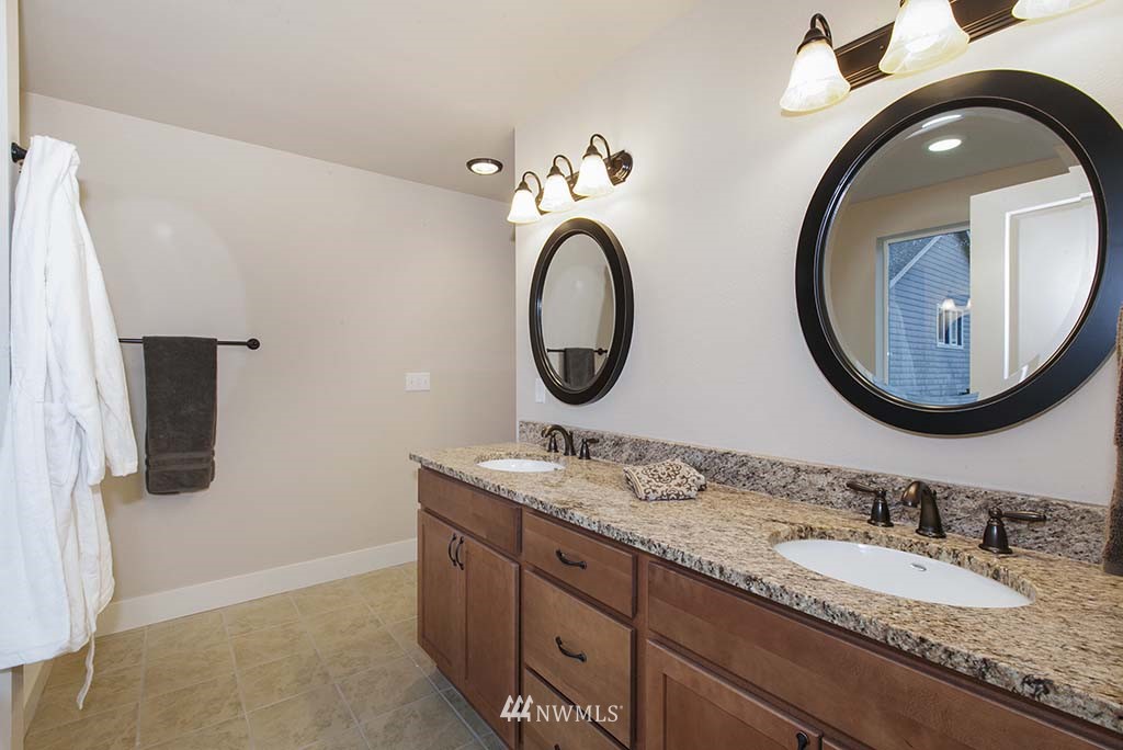 4252 Harris Road Southeast Port Orchard, WA 98366 - Photo 9 of 15 Gallery Image 9