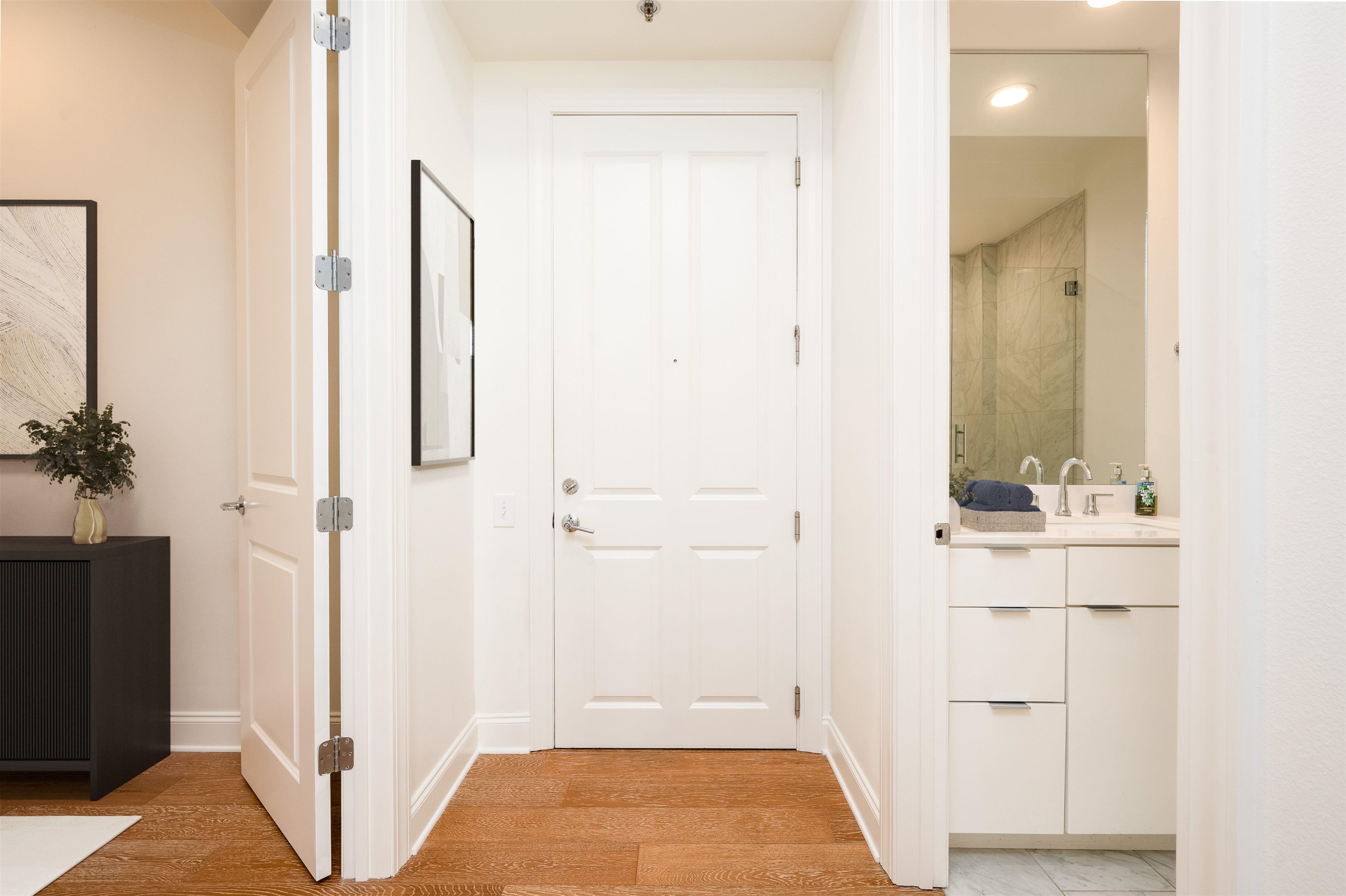 717 Riverside Drive, Unit 904 Memphis, TN 38103 - Photo 2 of 40