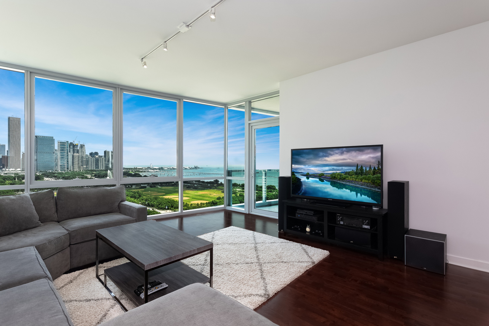1201 South Prairie Avenue, Unit 2002 Chicago, IL 60605 - Photo 3 of 39