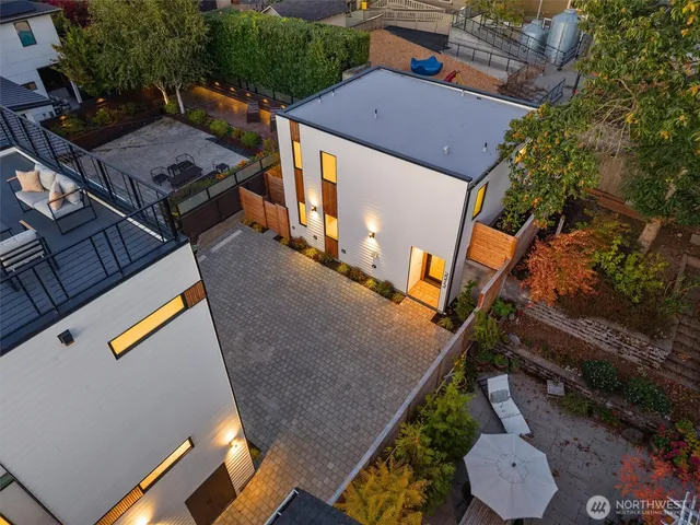 $854,950 | 2212 Broadway East, Seattle, WA 98102