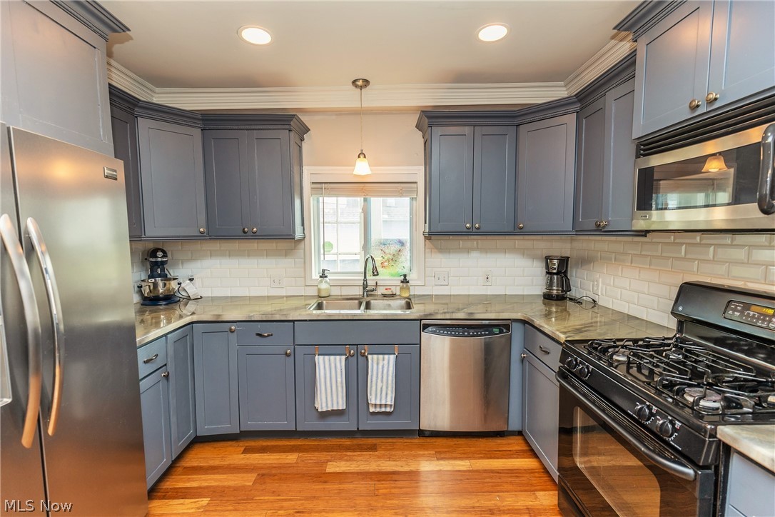 3023 Ripley Road Cleveland, OH 44120 - Photo 13 of 35