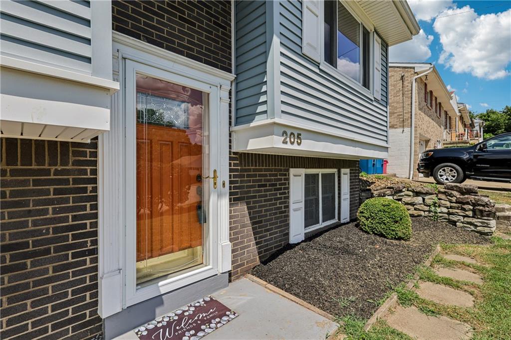205 Tilford Road Pittsburgh, PA 15235 - Photo 5 of 45 Gallery Image 5