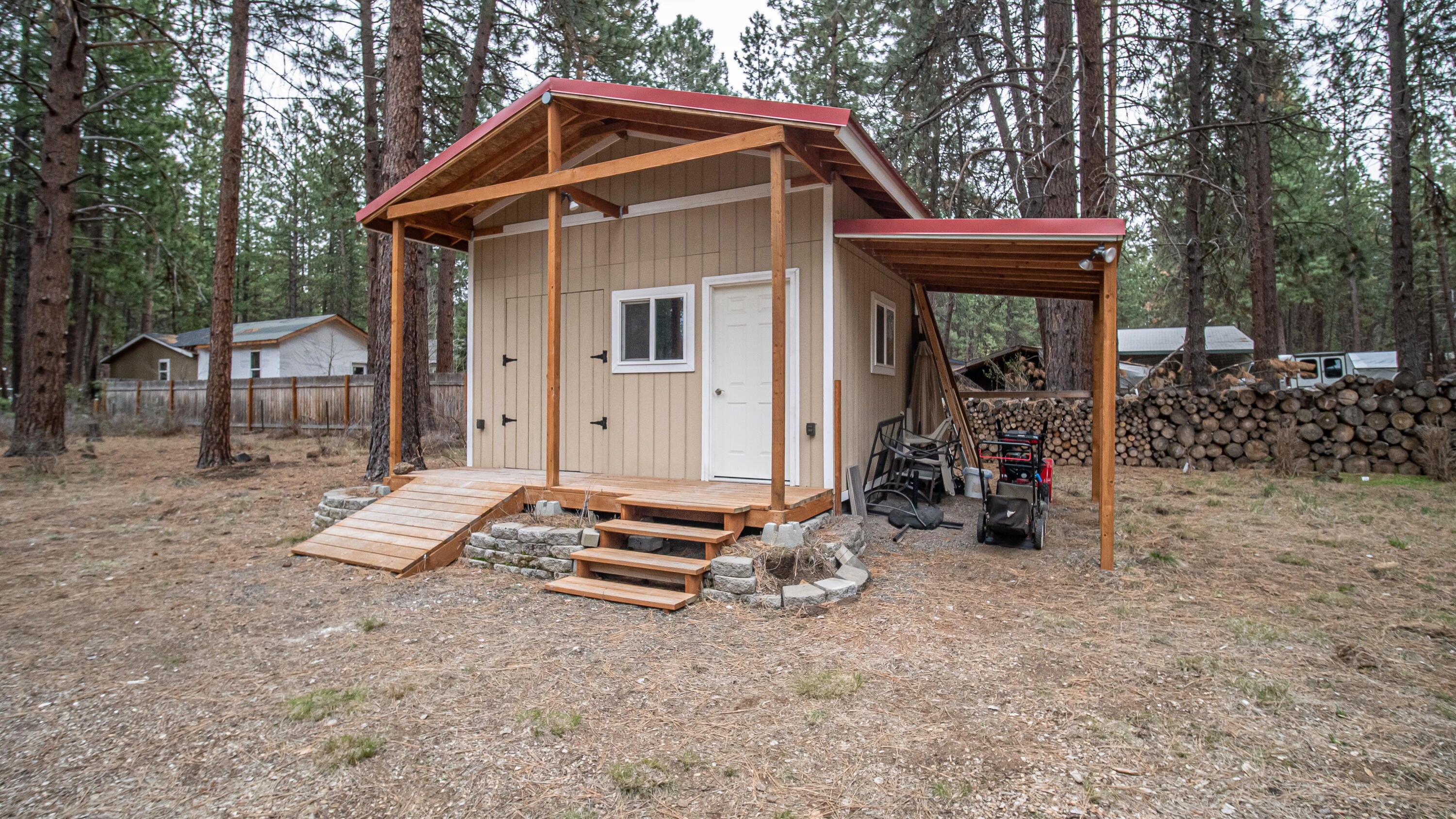60129 Agate Road Bend, OR 97702 - Photo 36 of 41 11'x15' shop with electricty and wired for 220
