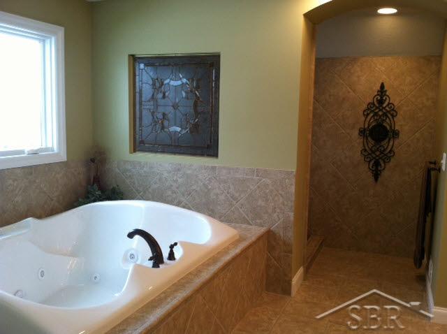 2414 Maple Road Saginaw, MI 48601 - Photo 22 of 37 20343637-21.JPG
