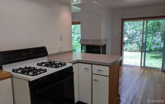 8472 Colgate Street, Unit 1 Oak Park, MI 48237 - Photo 2 of 9