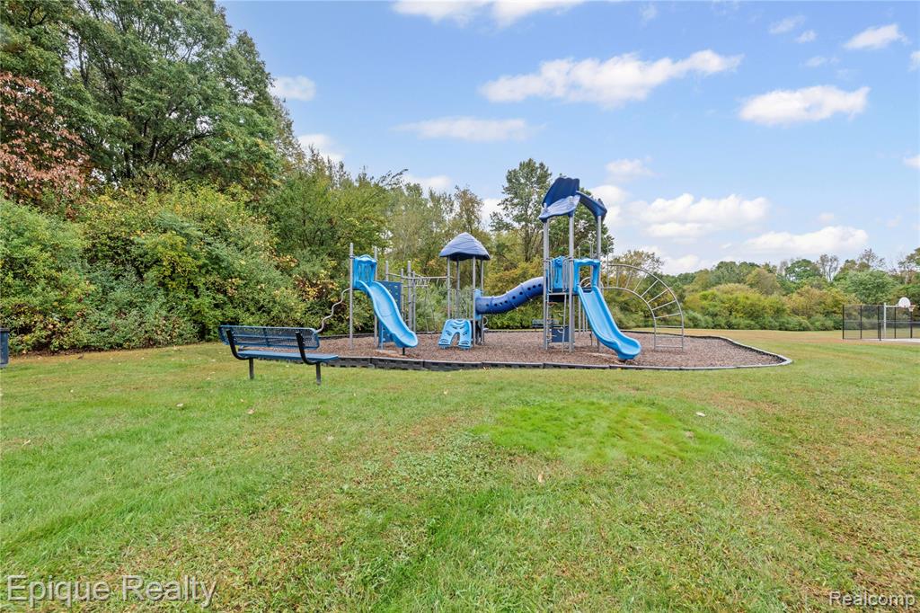 83 Elm Highland, MI 48357 - Photo 25 of 27
