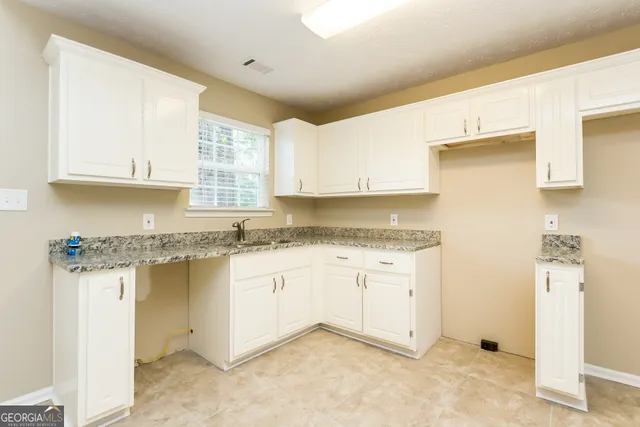 $1,915 | 308 Barr Circle, Rex, GA 30273