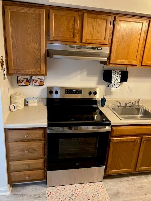 507 Yorktown Drive Gibsonia, PA 15044 - Photo 9 of 20 a close view of a stove and a sink