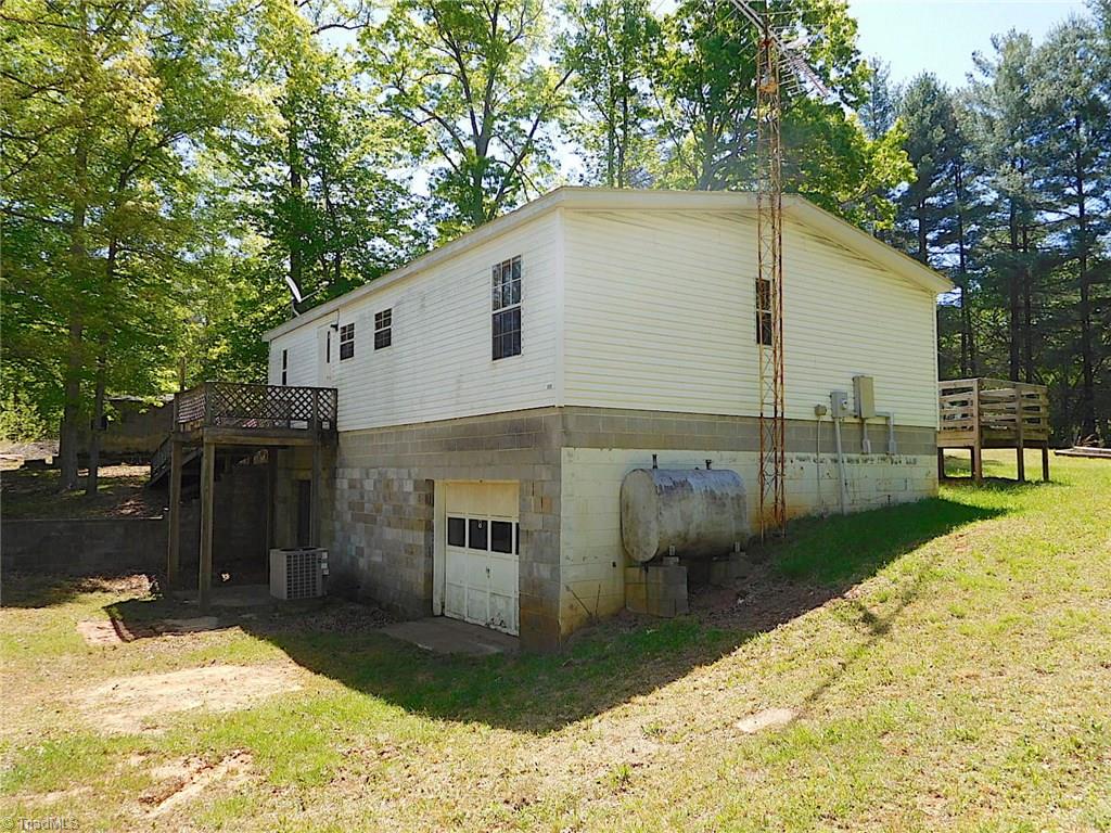 553 Roberts Farm Road Reidsville, NC 27320 - Photo 3 of 19