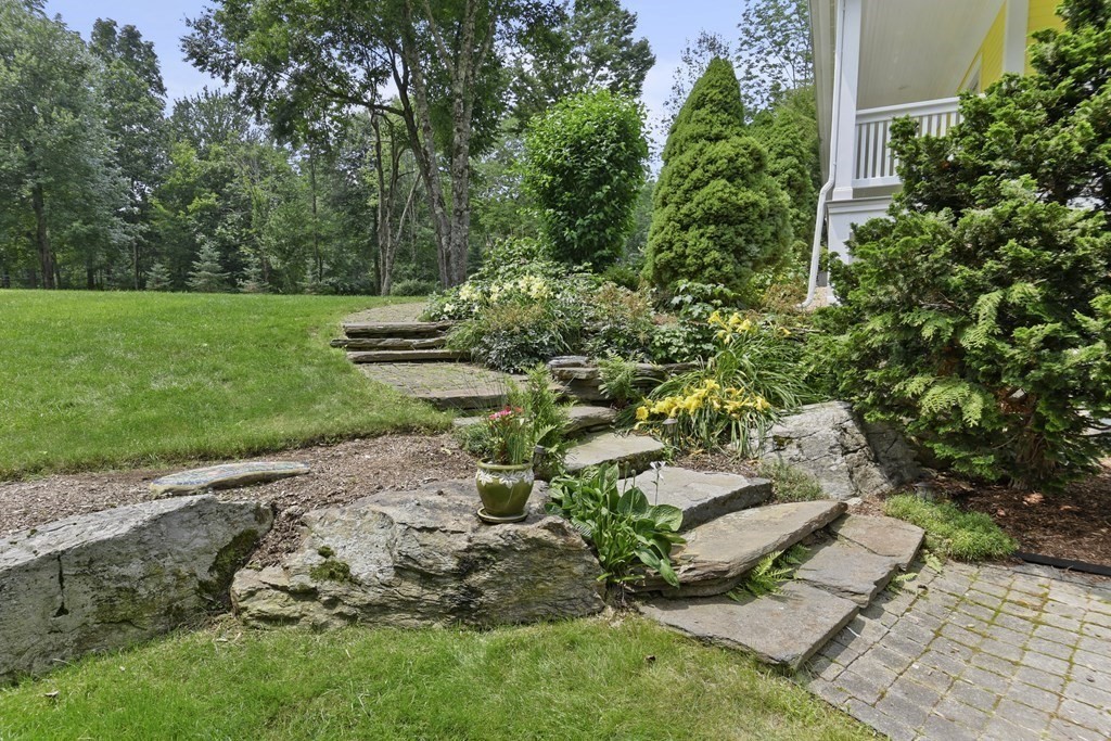 23 Thompson Pond Road Spencer, MA 01562 - Photo 4 of 42 Gallery Image 4