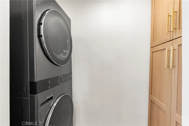 a close view of utility room with washer and dryer