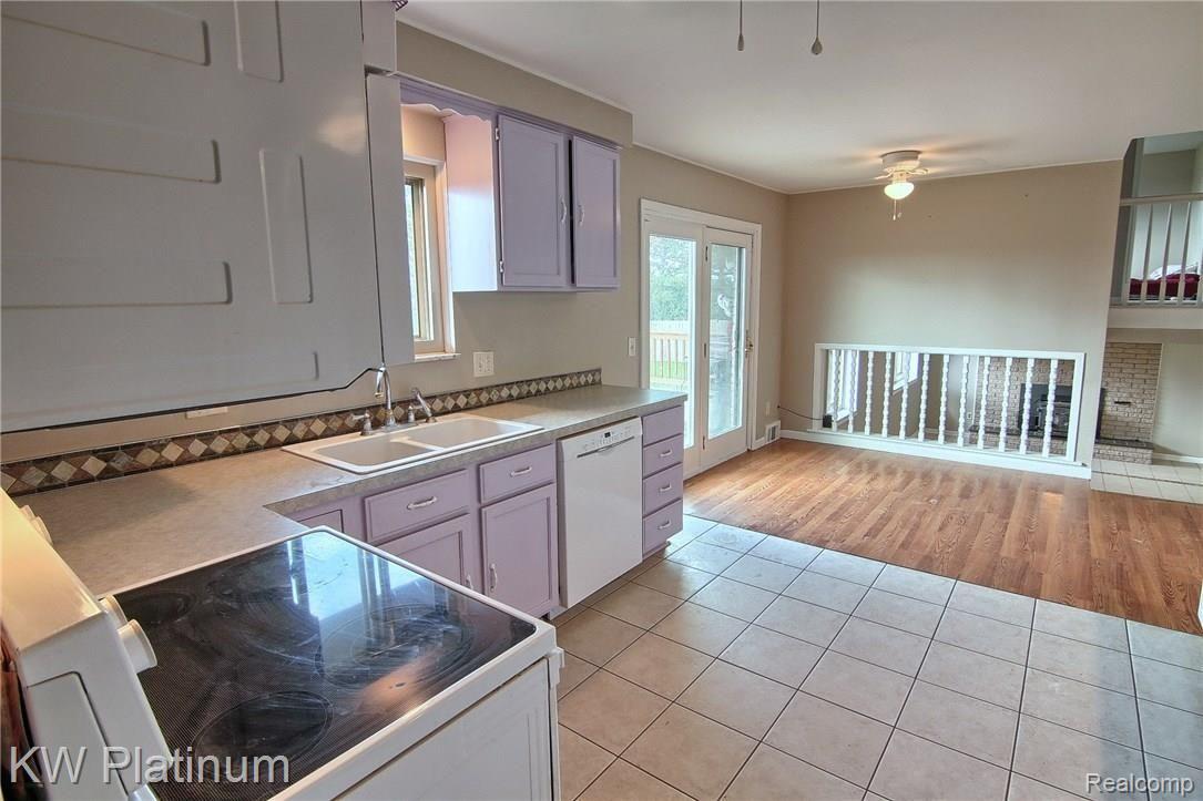 11369 Gilbert Road Memphis, MI 48041 - Photo 5 of 32 Kitchen_3rd_View.jpg