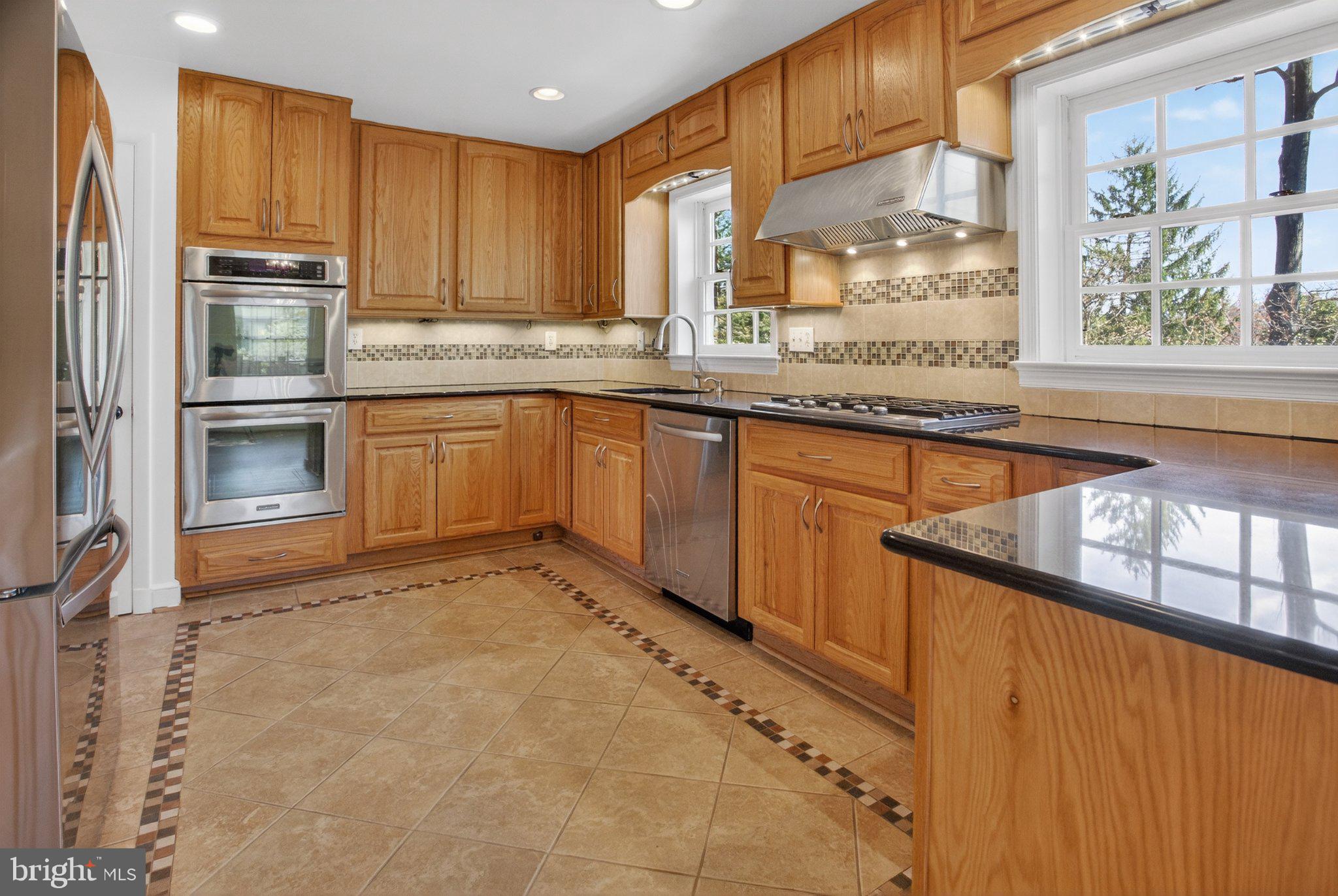 5405 Ridgefield Road Bethesda, MD 20816 - Photo 12 of 35