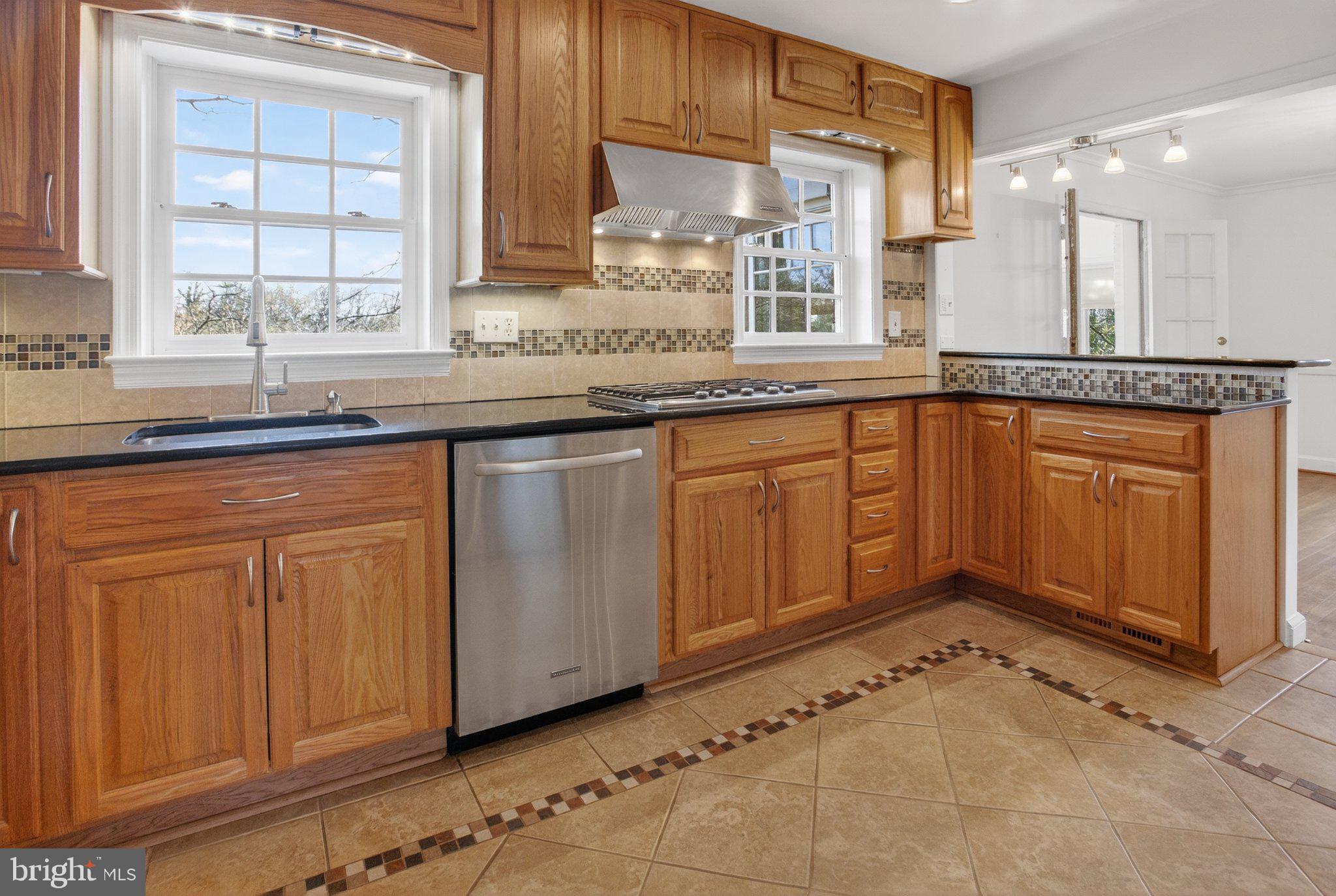 5405 Ridgefield Road Bethesda, MD 20816 - Photo 14 of 35