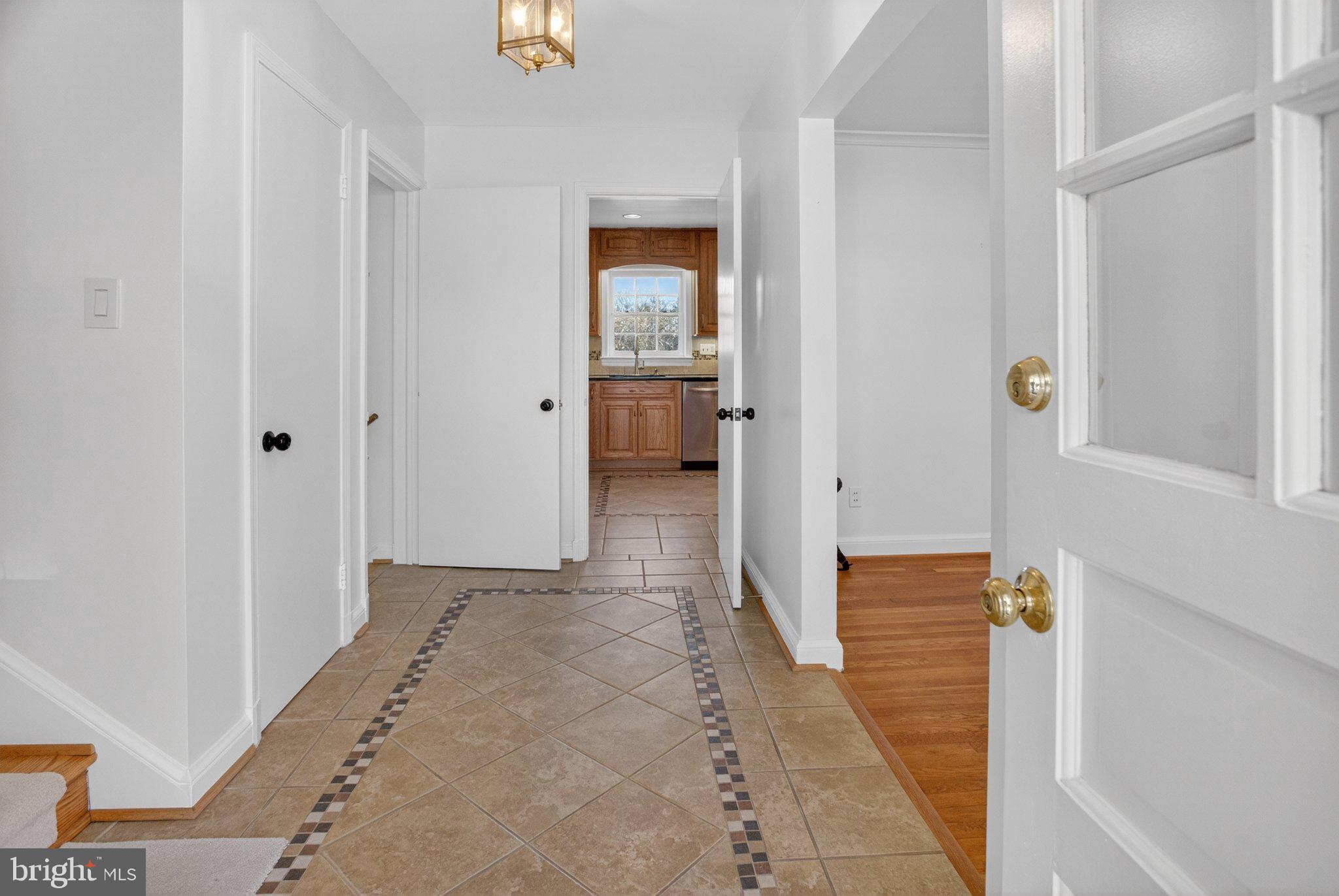 5405 Ridgefield Road Bethesda, MD 20816 - Photo 4 of 35