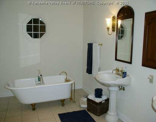 109 Fox Run Road Hurricane, WV 25526 - Photo 8 of 8 Master Bath/Spa.