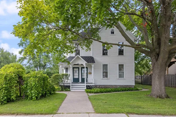 $314,900 | 910 Cherry Street, Green Bay, WI 54301