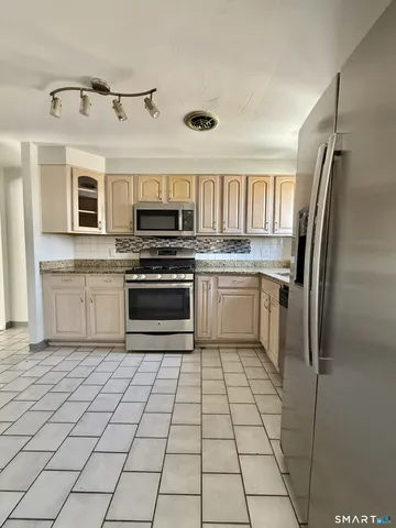 $2,850 | 140 Shepard Avenue, Unit 140, Hamden, CT 06514