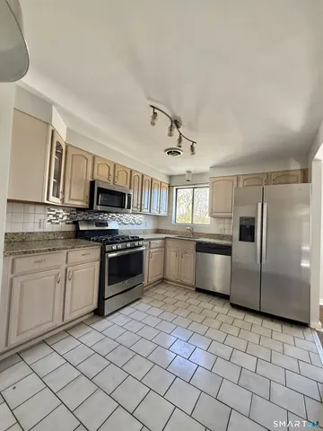 $2,850 | 140 Shepard Avenue, Unit 140, Hamden, CT 06514