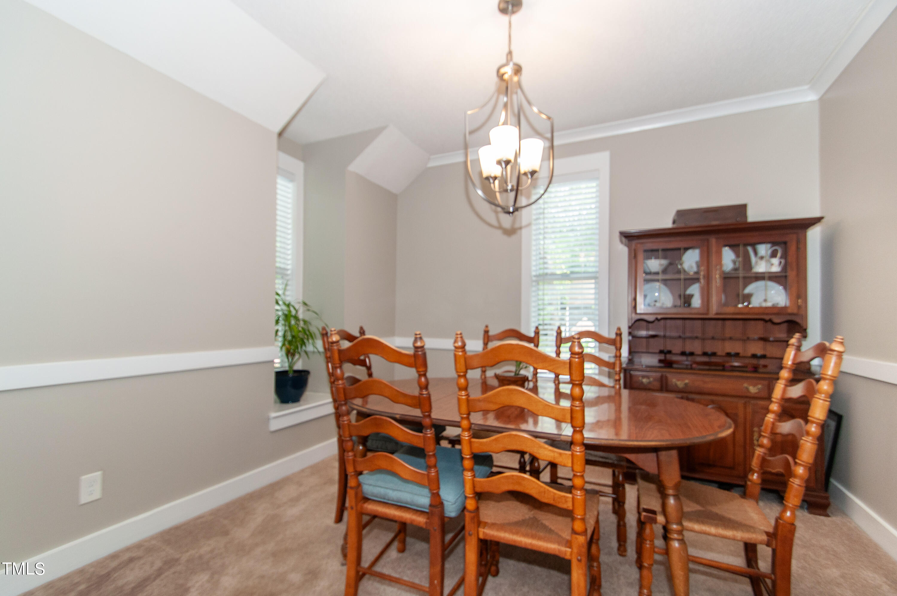 6044 Sentinel Drive Raleigh, NC 27609 - Photo 6 of 32 Dining room