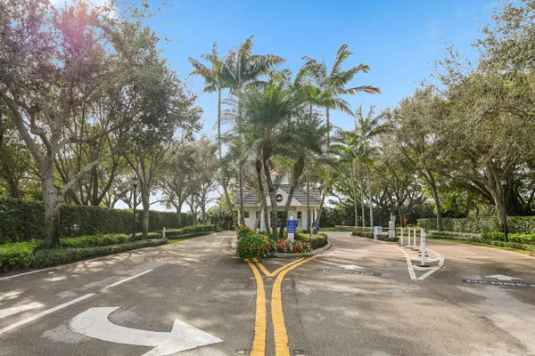 $2,695,000 | 20 Par Club Circle, Boynton Beach, FL 33436