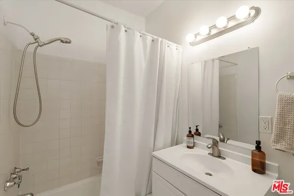 $559,000 | 2621 South Centinela Avenue, Unit 18, Santa Monica, CA 90405