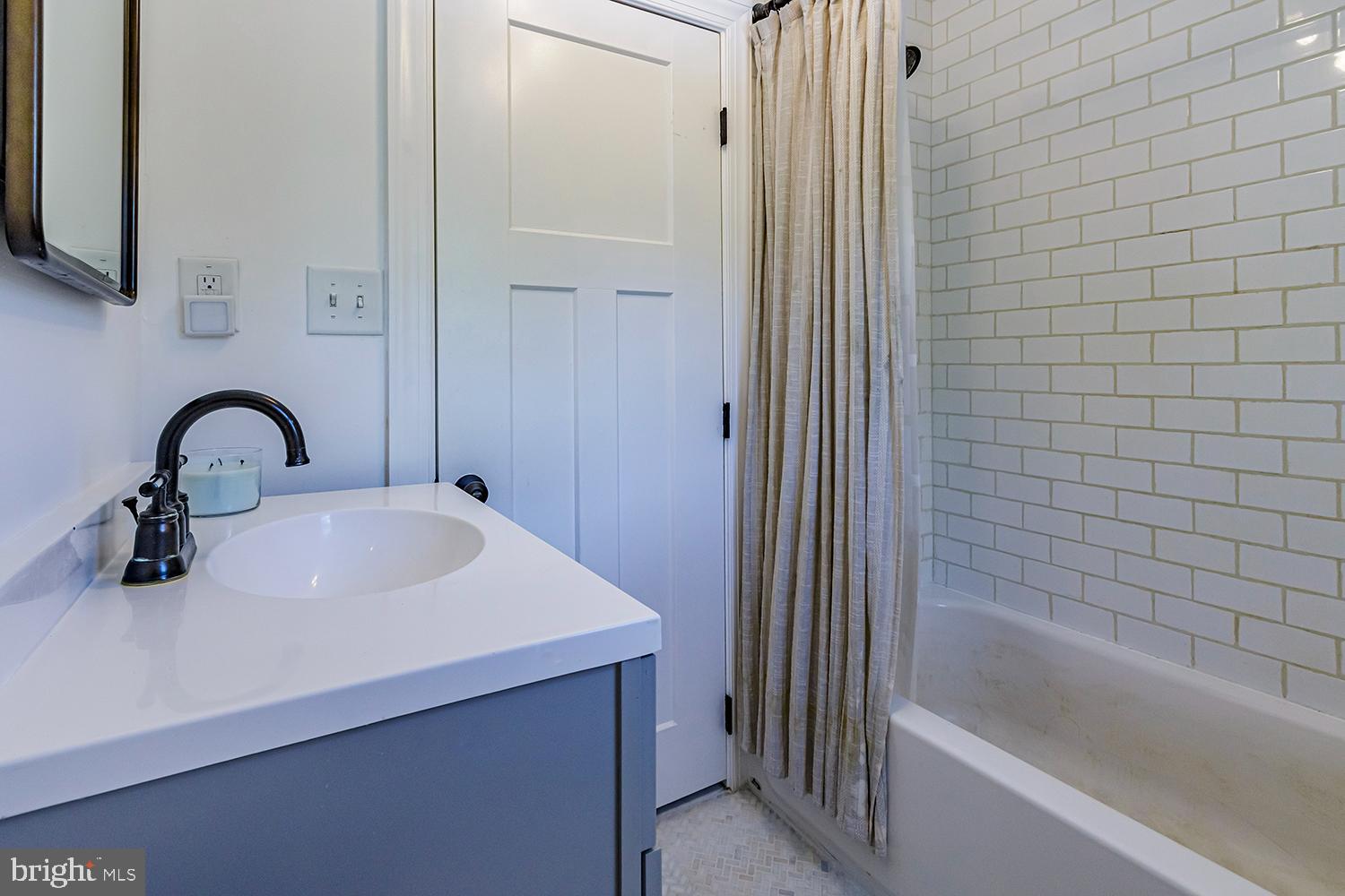 814 Jackson Road Mullica Hill, NJ 08062 - Photo 17 of 25 Full bath with tub/shower
