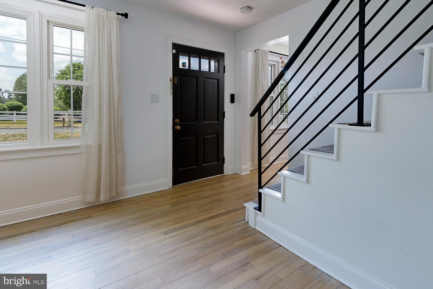 814 Jackson Road Mullica Hill, NJ 08062 - Photo 4 of 25 Foyer entry