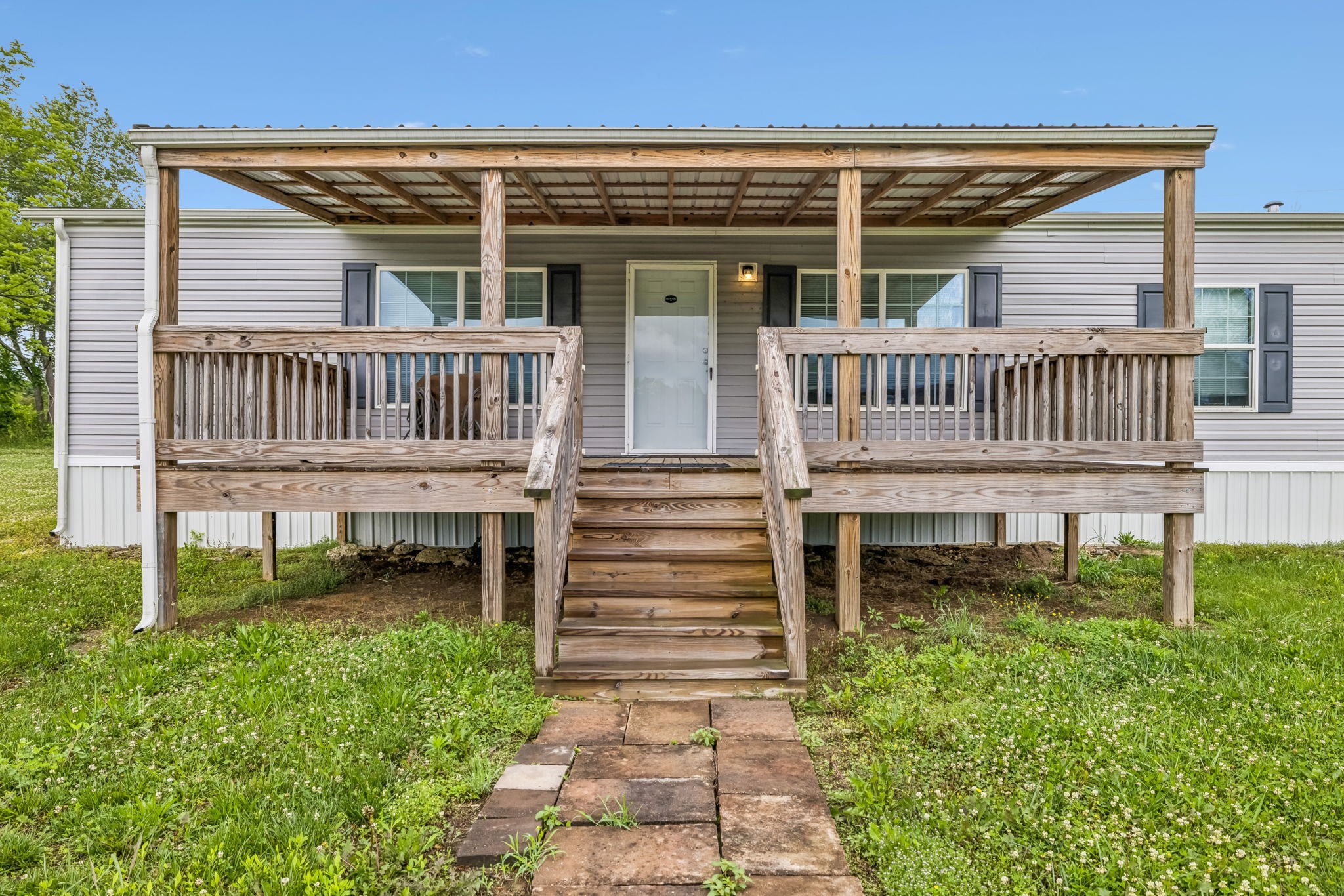 280 Kingdom Road Unionville, TN 37180 - Photo 3 of 65 front view of a house with a porch