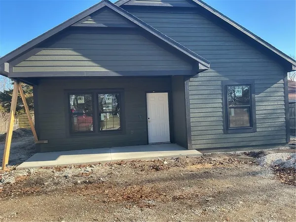 $249,000 | 707 North Sycamore Street, Ottawa, KS 66067