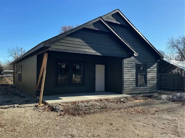 $249,000 | 707 North Sycamore Street, Ottawa, KS 66067