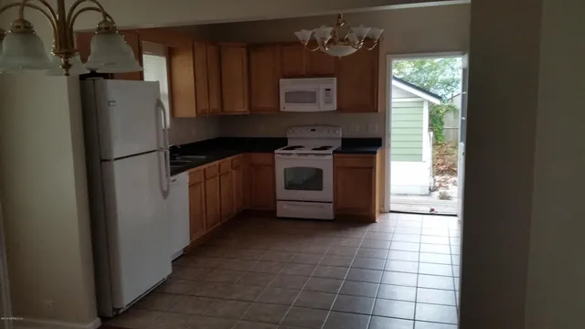 $2,000 | 2700 Myra Street, Jacksonville, FL 32204