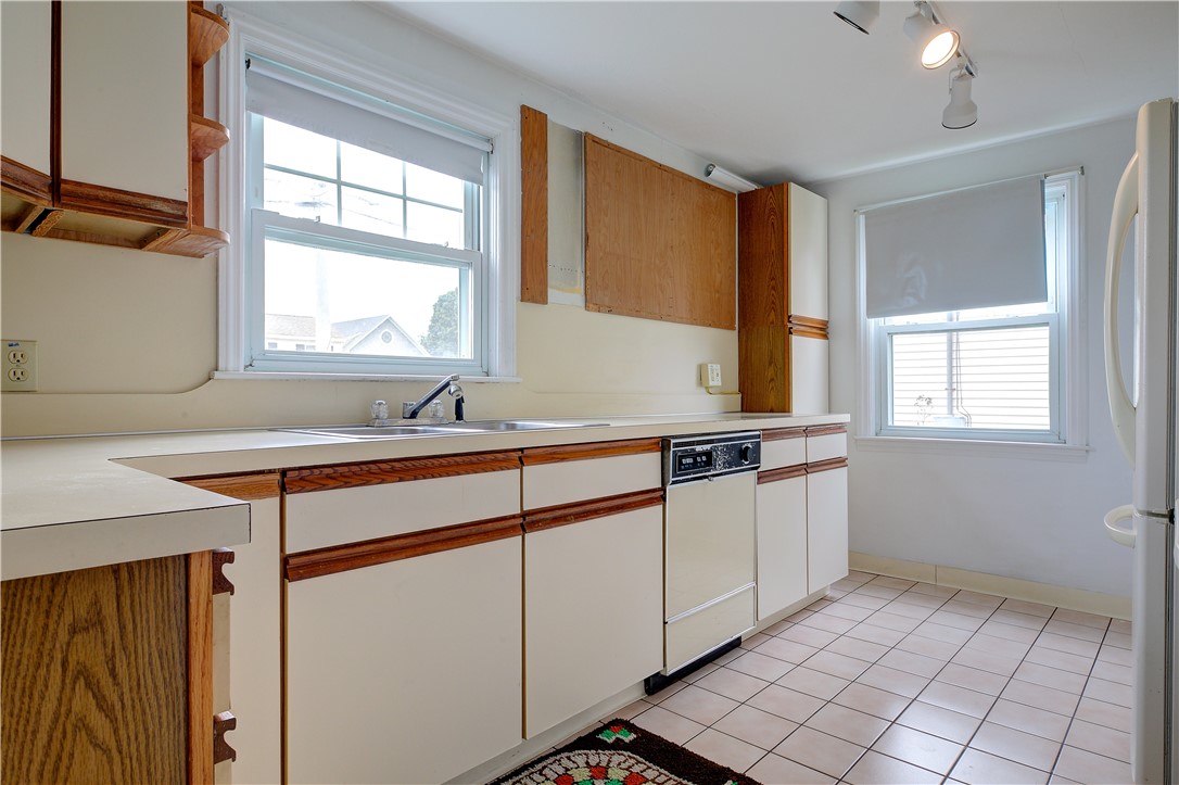 15 Greenbrier Road Narragansett, RI 02882 - Photo 12 of 38