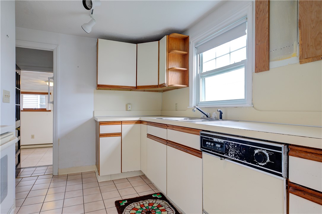 15 Greenbrier Road Narragansett, RI 02882 - Photo 13 of 38