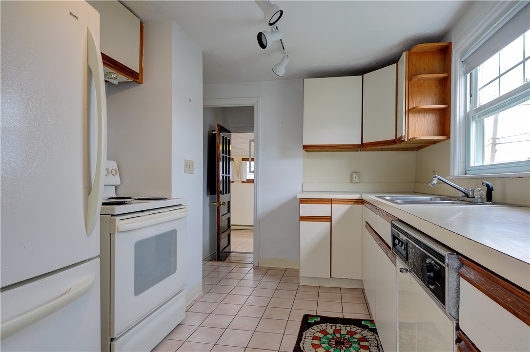 15 Greenbrier Road Narragansett, RI 02882 - Photo 14 of 38