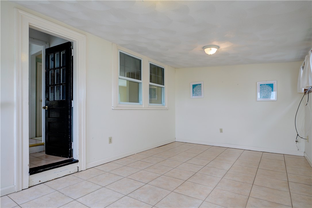 15 Greenbrier Road Narragansett, RI 02882 - Photo 5 of 38