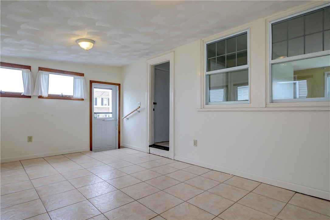 15 Greenbrier Road Narragansett, RI 02882 - Photo 6 of 38