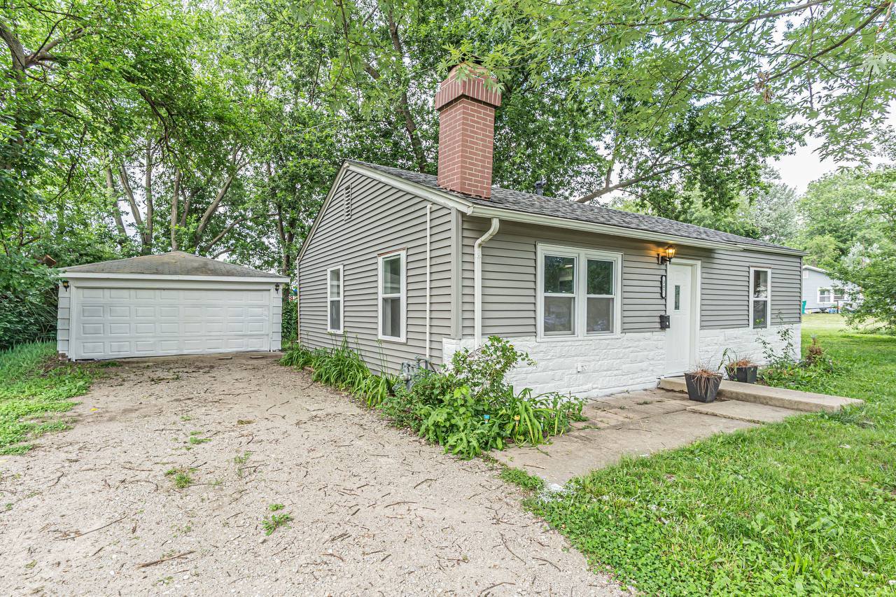 307 Louis Road Joliet, IL 60433 - Photo 2 of 20
