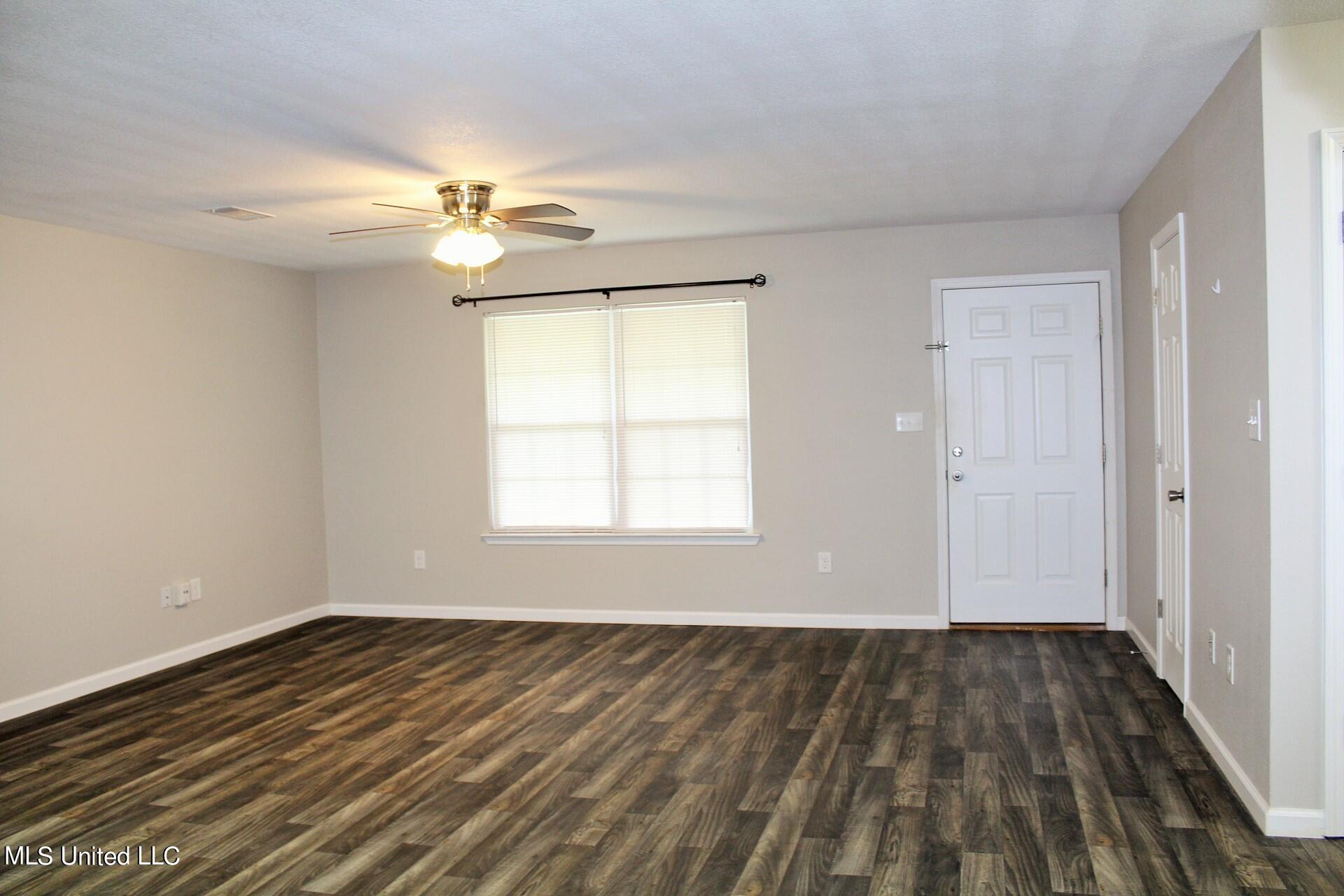 126 Joe Thomas Road Lucedale, MS 39452 - Photo 2 of 14 2-Living Room