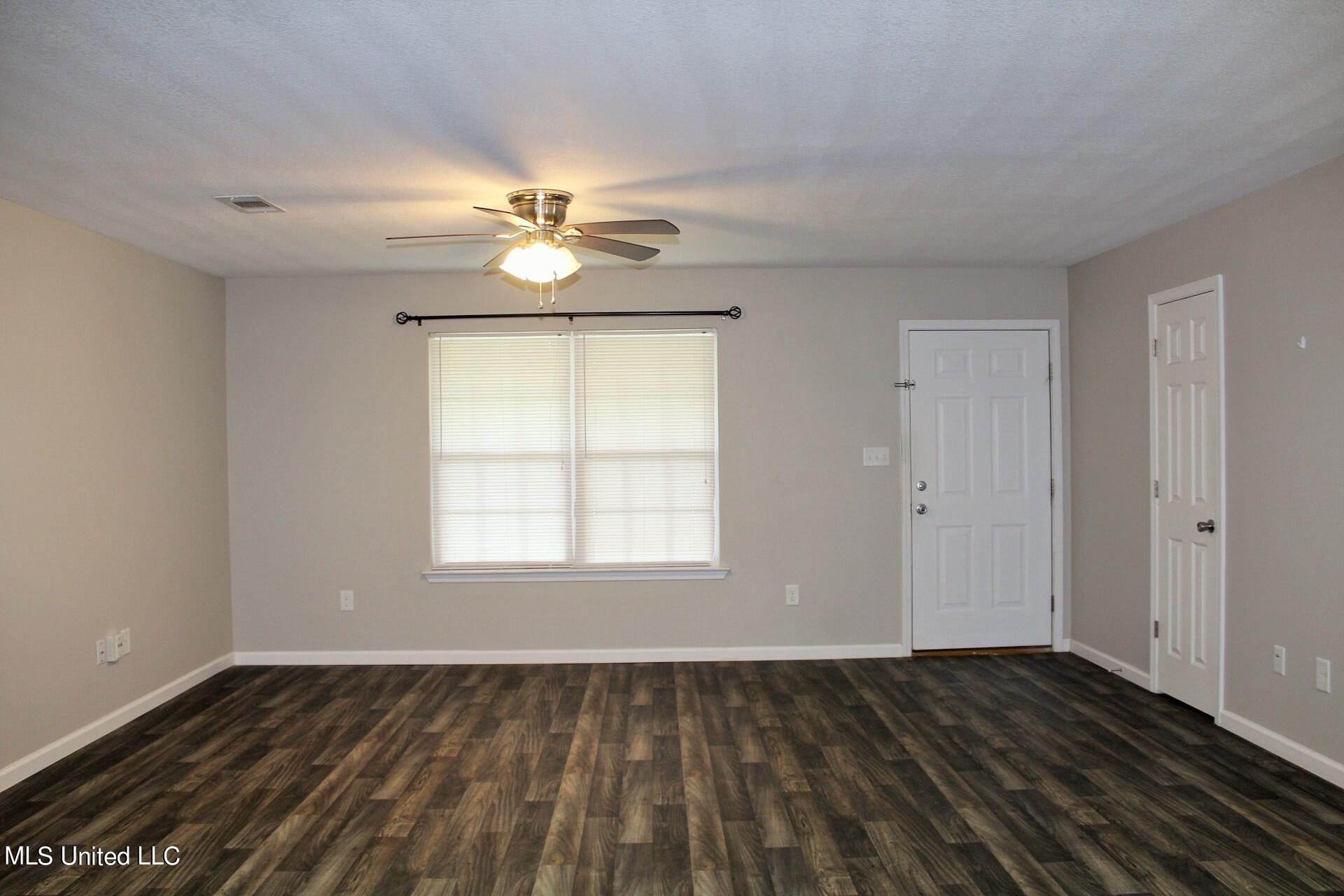 126 Joe Thomas Road Lucedale, MS 39452 - Photo 3 of 14 3-Living Room