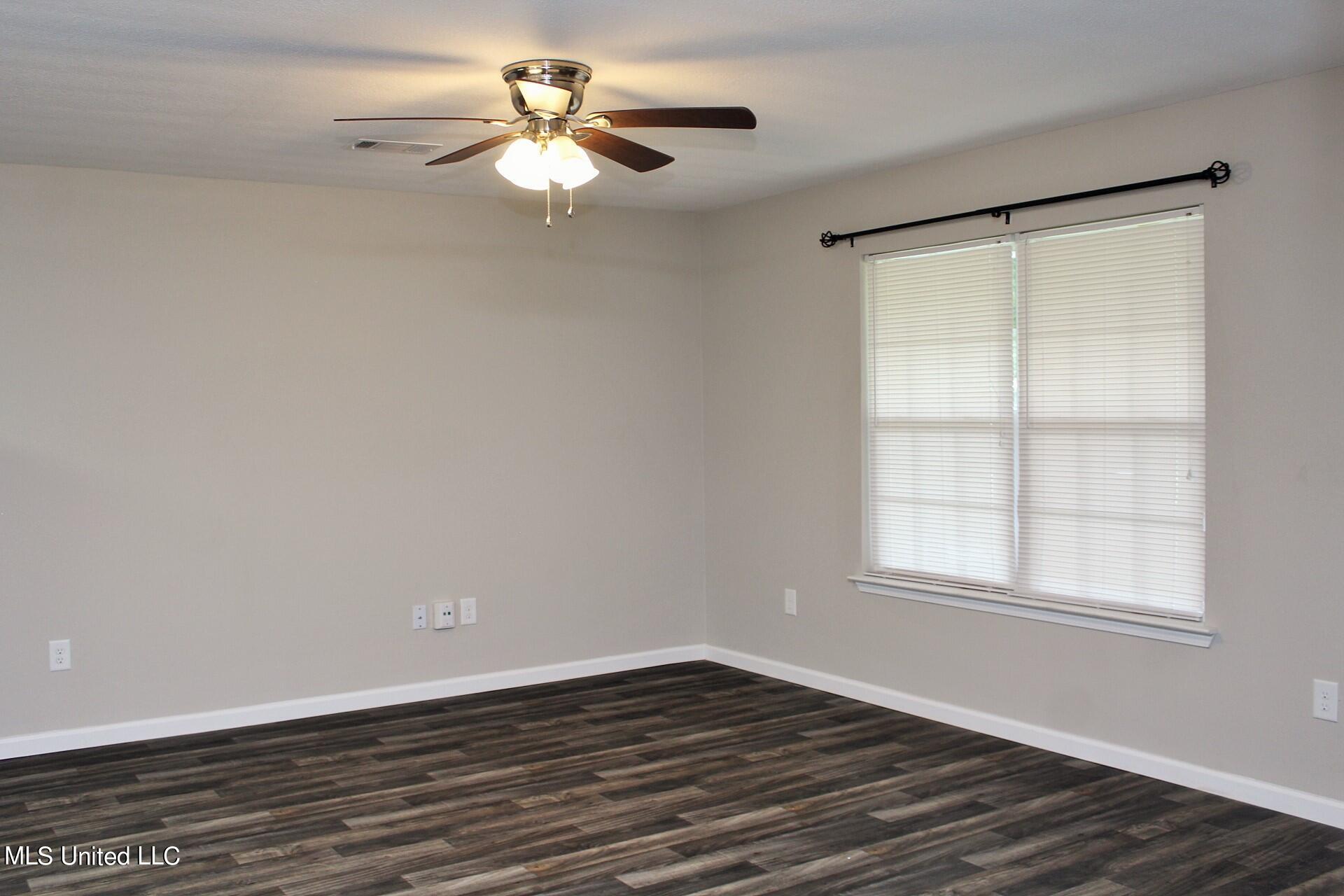 126 Joe Thomas Road Lucedale, MS 39452 - Photo 4 of 14 4-Living Room