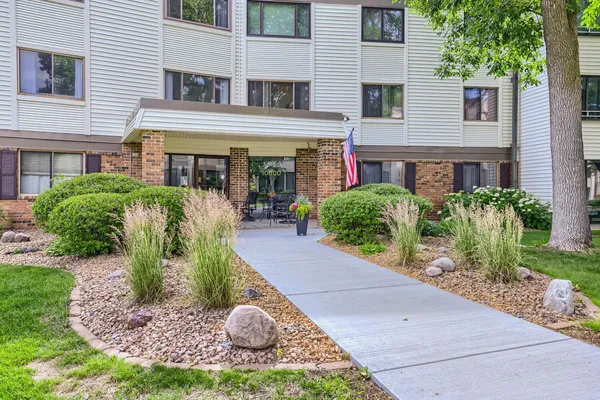 $220,000 | 10600 43rd Avenue North, Unit 202, Plymouth, MN 55442