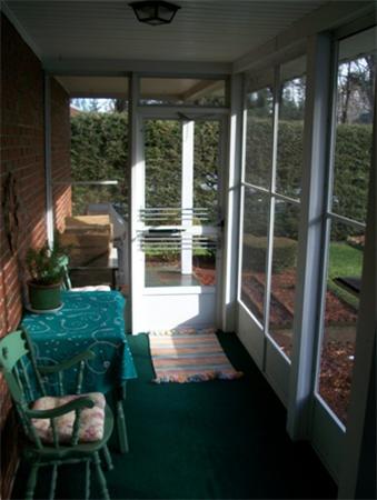 115 Edgewater Road Agawam, MA 01001 - Photo 27 of 30 Gallery Image 27