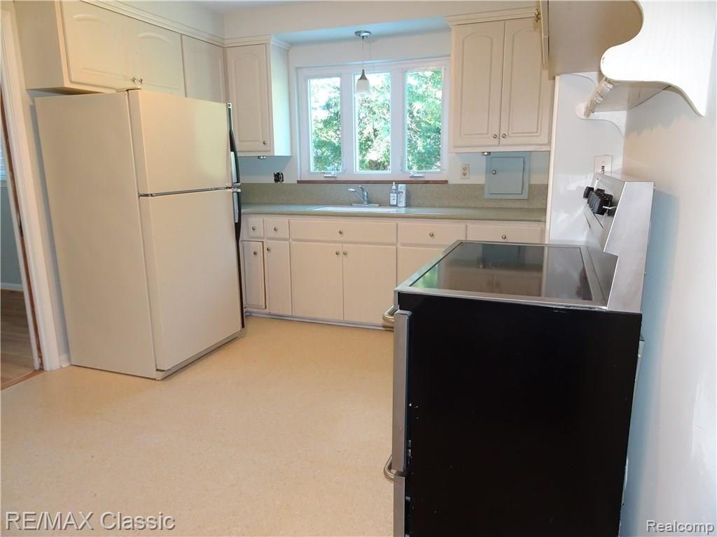 4202 Normandy Road Royal Oak, MI 48073 - Photo 9 of 21 Kitchen.JPG