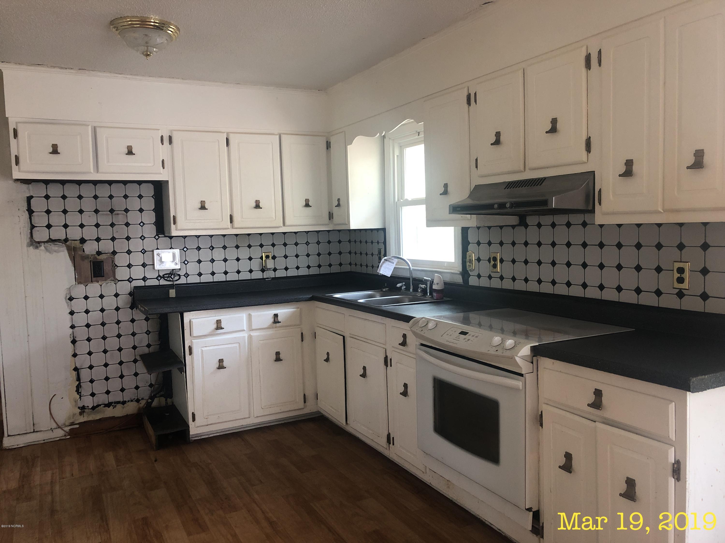 633 Cornwallis Road Teachey, NC 28464 - Photo 2 of 19 pics 008