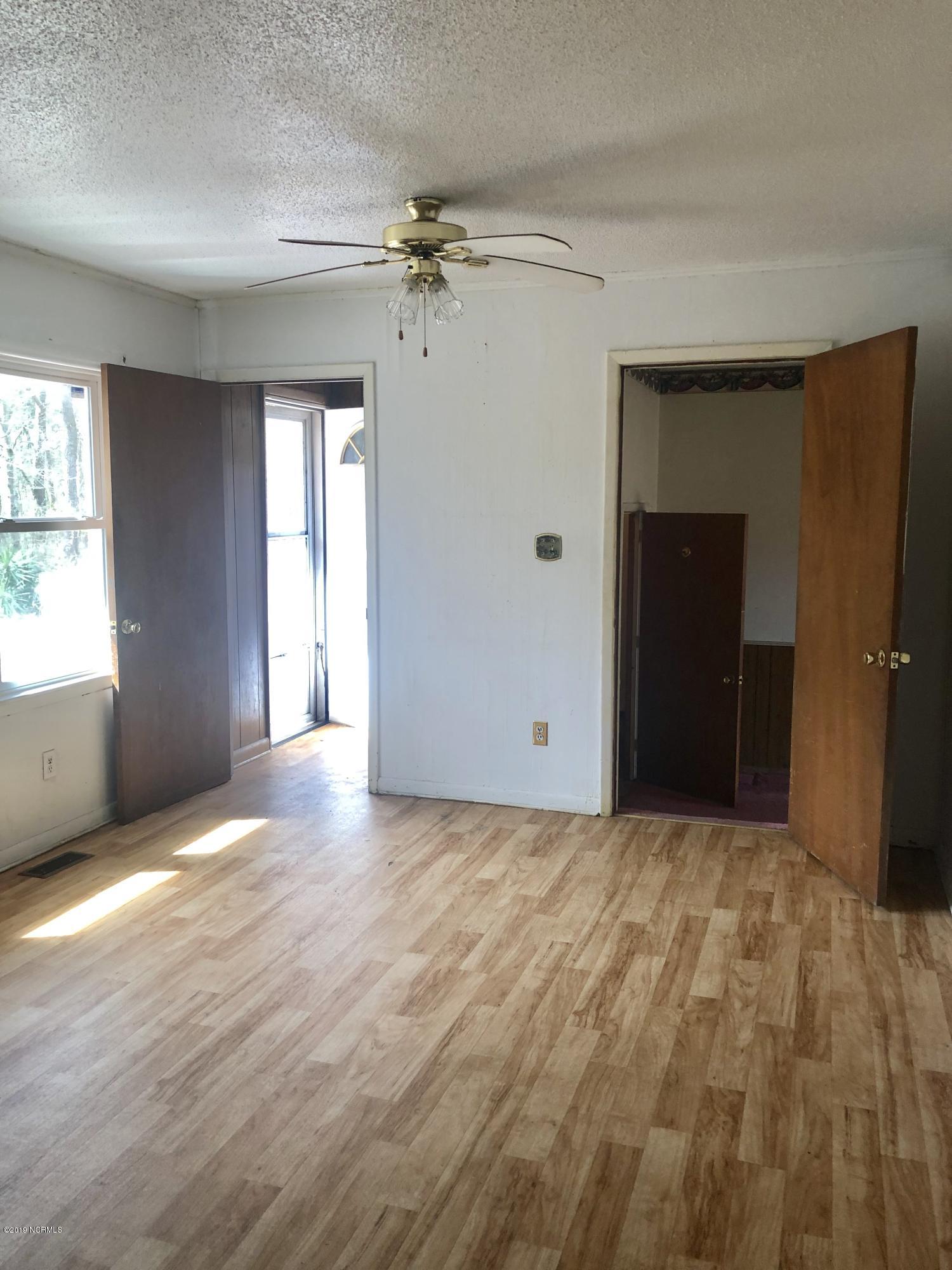 633 Cornwallis Road Teachey, NC 28464 - Photo 3 of 19 pics 030