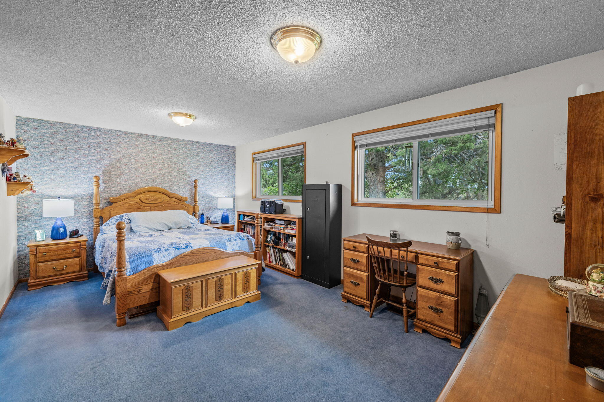371 Southeast Hering Road Madras, OR 97741 - Photo 14 of 44 Primary Bedroom